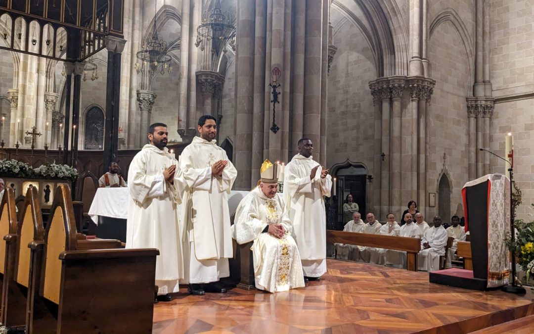 Ordenación diaconal fr. Arj, fr. Akash y fr. Esteban
